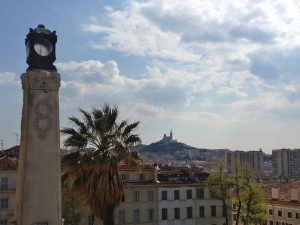 Blick vom Bahnhof auf die Stadt Marseille
